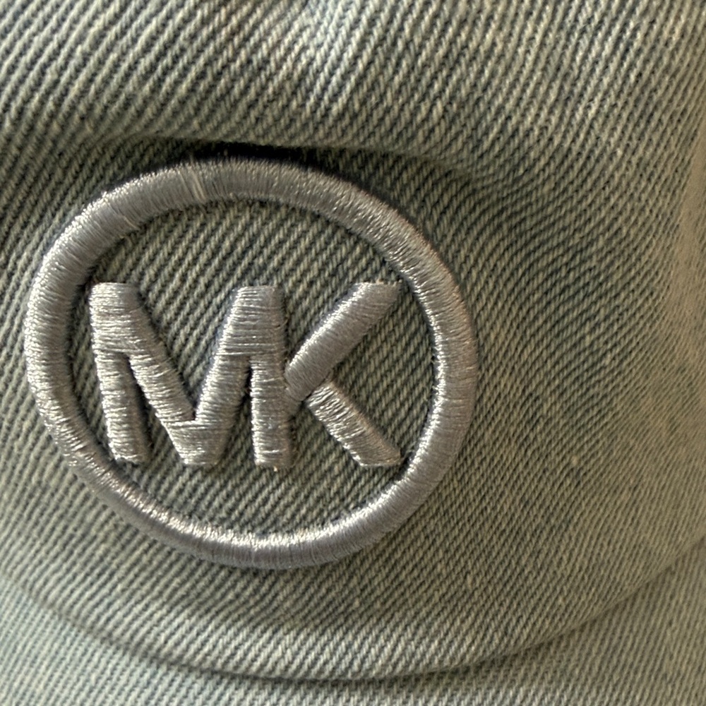 Michael Kors Light Blue denim .. MK embroidery logo
Silver snap back - Picture 2 of 5